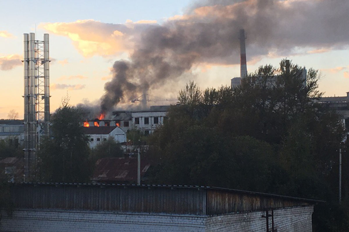 В Тверской области загорелся стекольный завод | Твериград