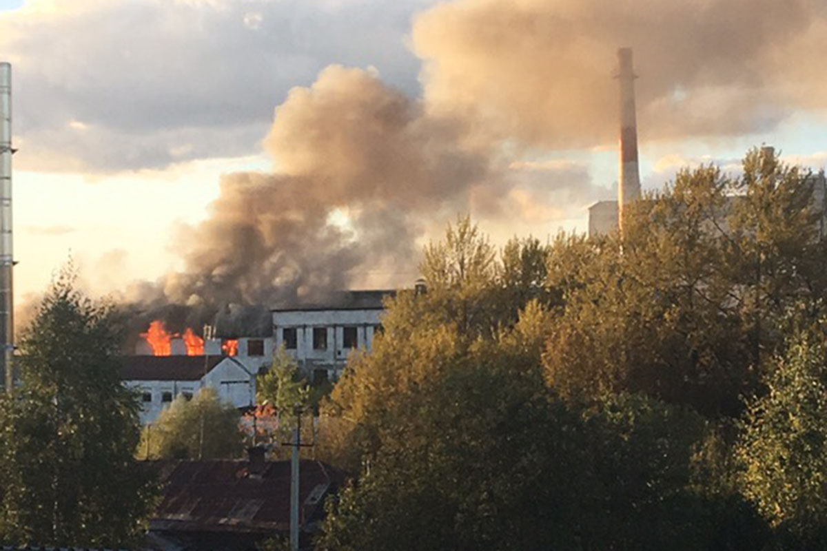 В Тверской области загорелся стекольный завод | Твериград