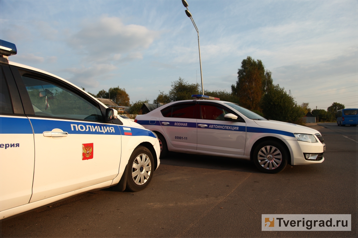 В Твери пьяный водитель расплакался перед гаишниками и Военной полицией |  Твериград