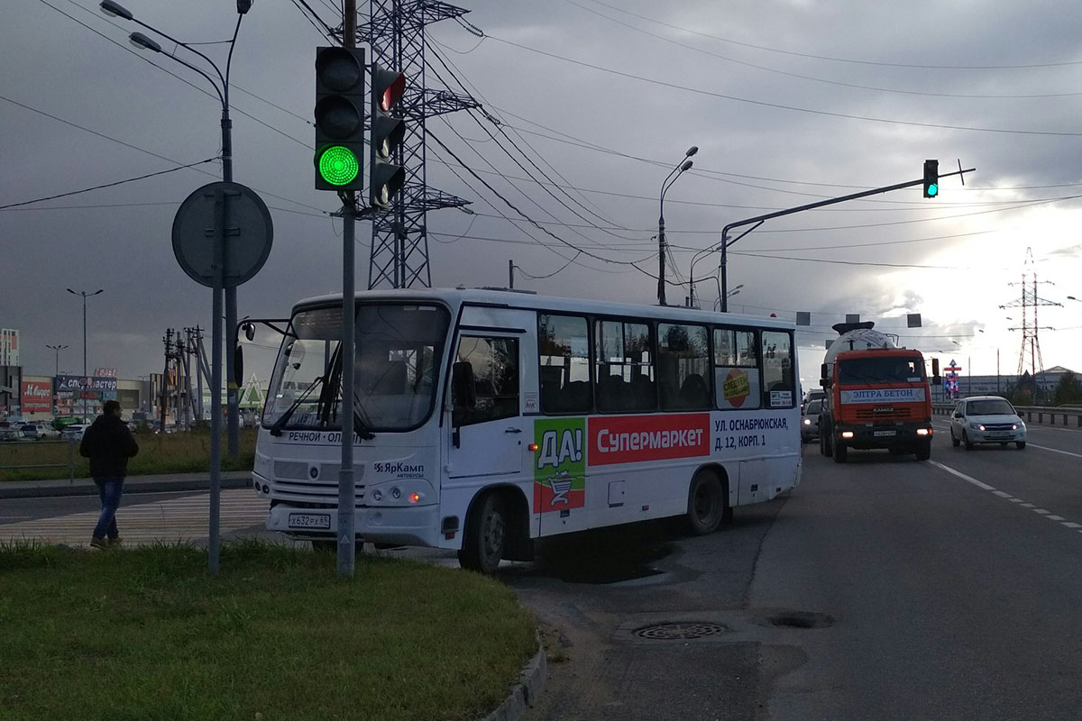 Там 40. Авария у глобуса Тверь. Глобус Тверь остановка. Глобус Тверь панорама.