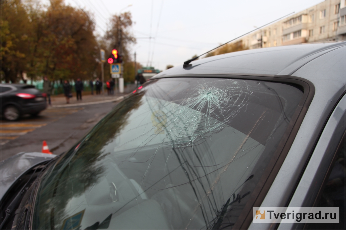 Два человека пострадали в ДТП с участием двух легковушек на Волоколамском  проспекте в Твери | Твериград