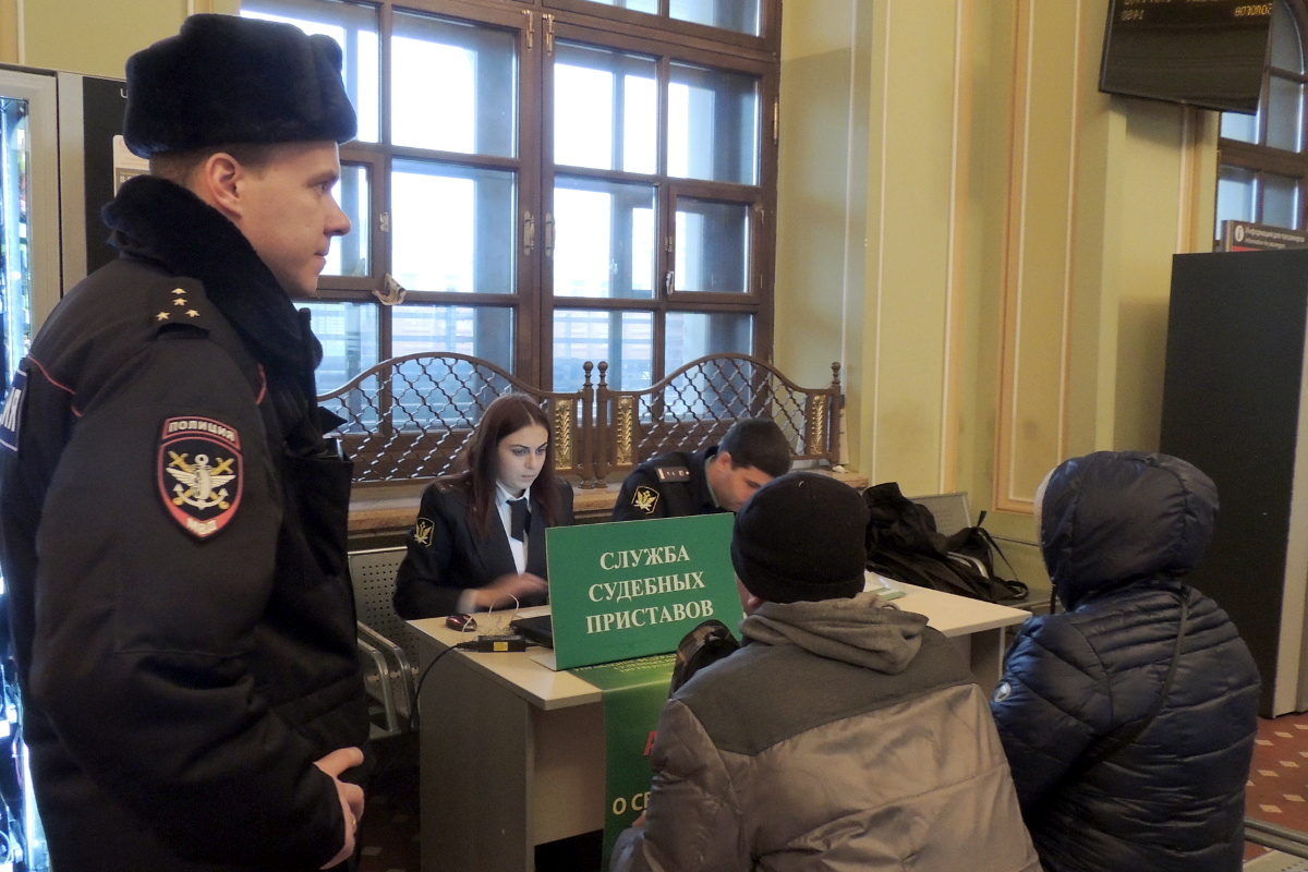 Судебные приставы города сургута. Транспортная полиция в Тверь. Полиция на вокзале Тверь. Тверь вокзал отделение полиции. Вокзал Тверь транспортная безопасность.