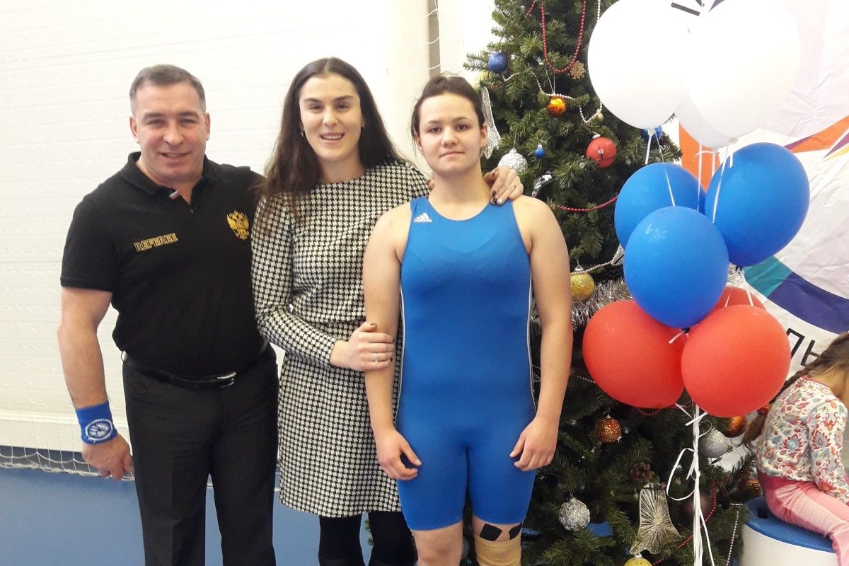 Борцы из Тверской области получили награды олимпийской чемпионки и Деда Мороза