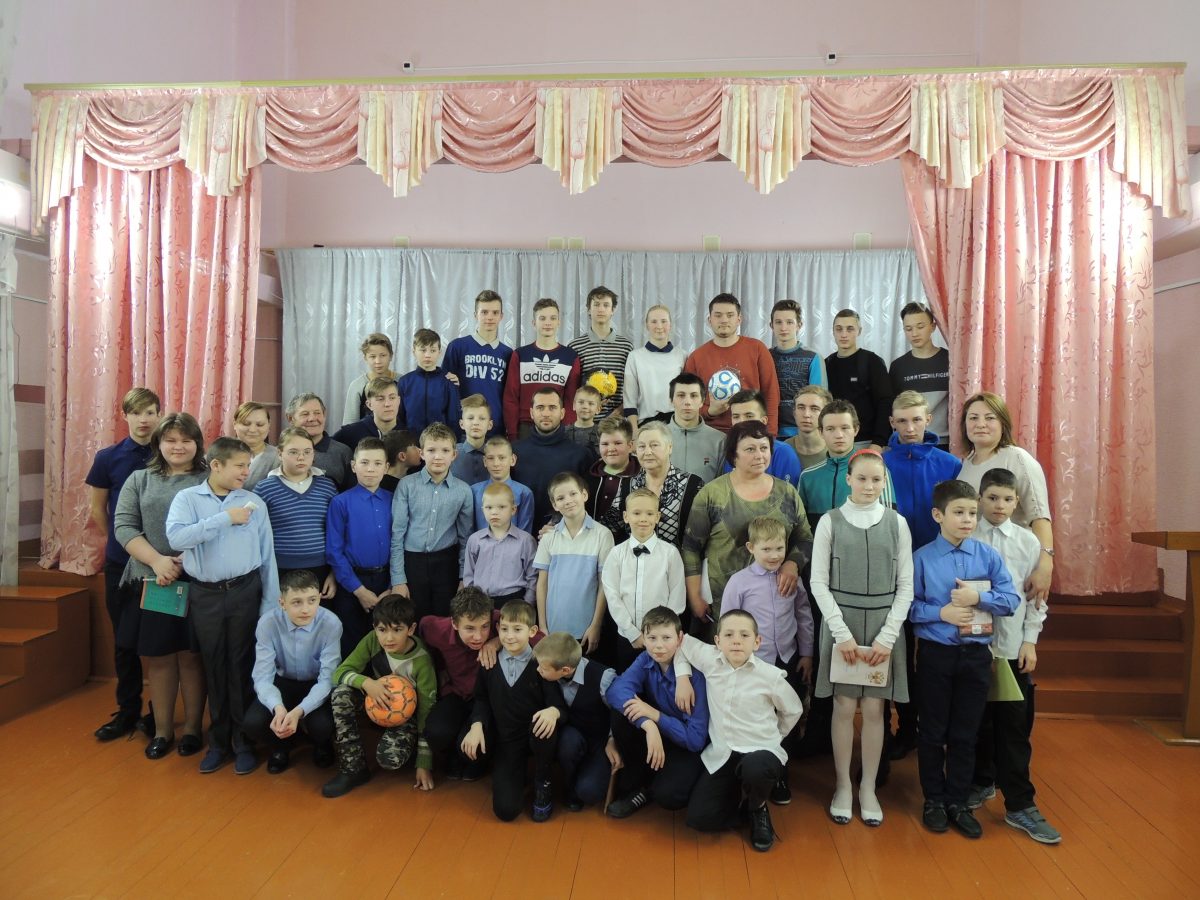 Знаменитый футболист Александр Кержаков встретился с особенными детьми в Тверской области