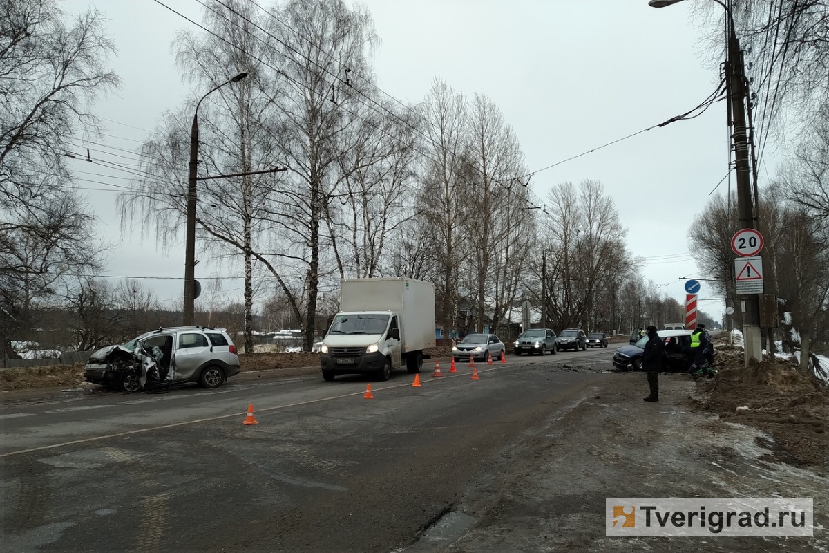 твериград происшествия в твери и тверской. транспорт верхневолжья аварии. твериград дтп сегодня. твериград дтп сегодня. тверь град происшествия.