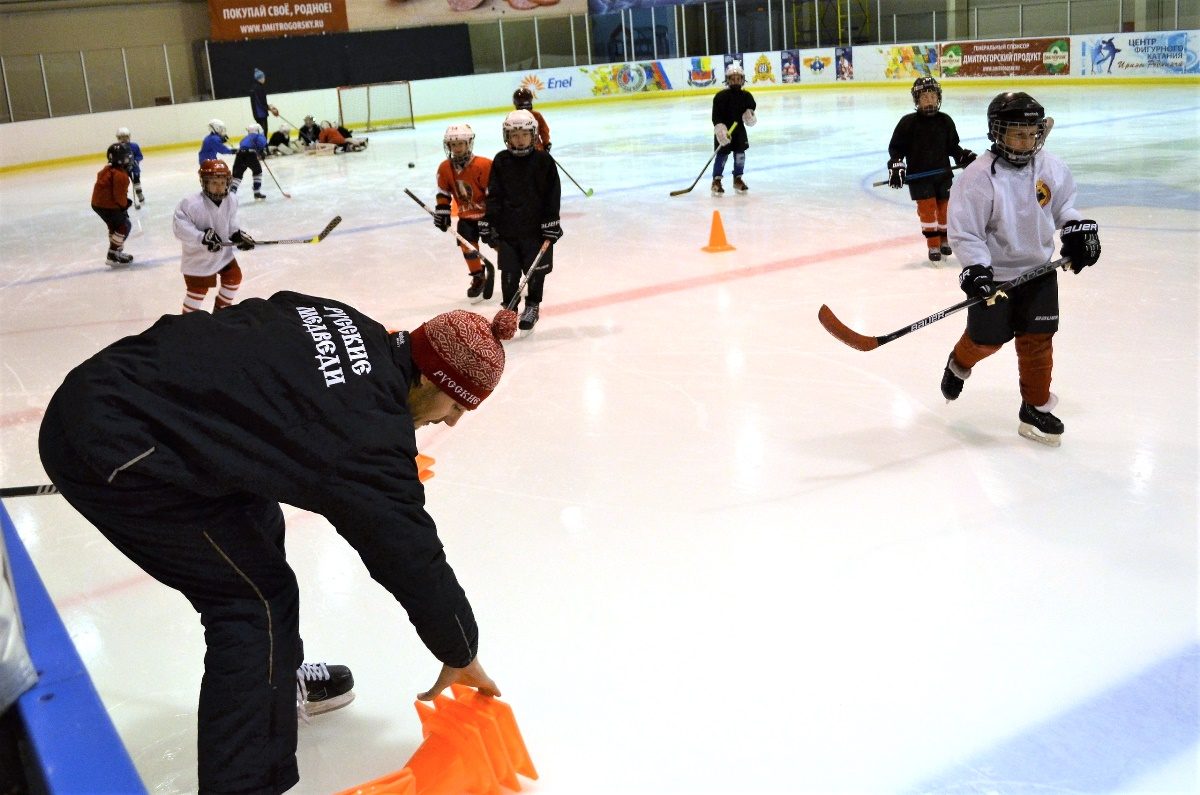 Детский спорт под ударом: в Тверской области придется платить за занятия фигурным катанием и хоккем