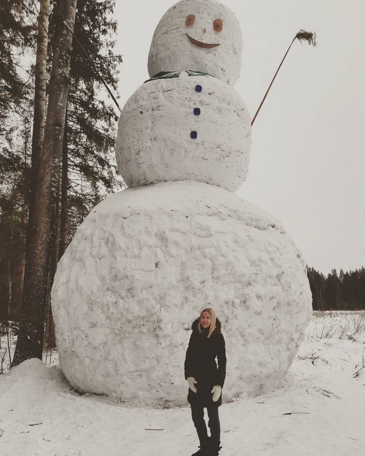 Пузатый большой снеговик