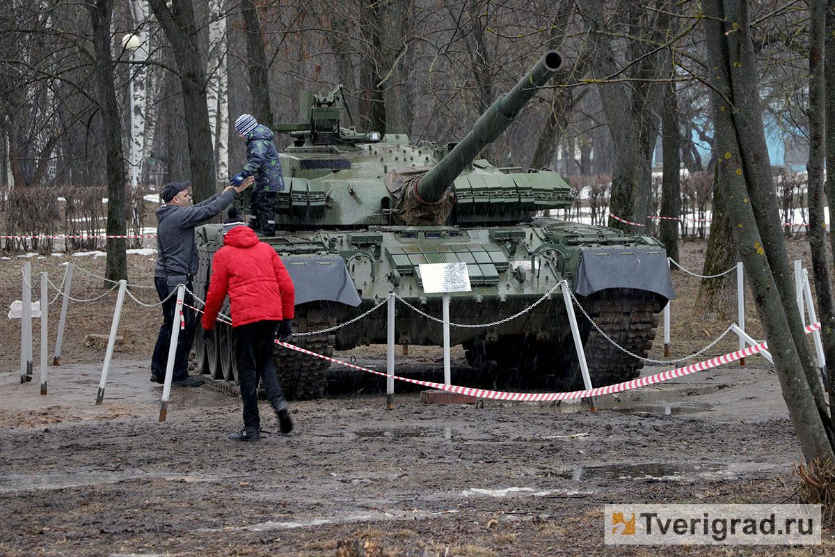 Парк Победы в Твери: дети и танки грязи не боятся | Твериград