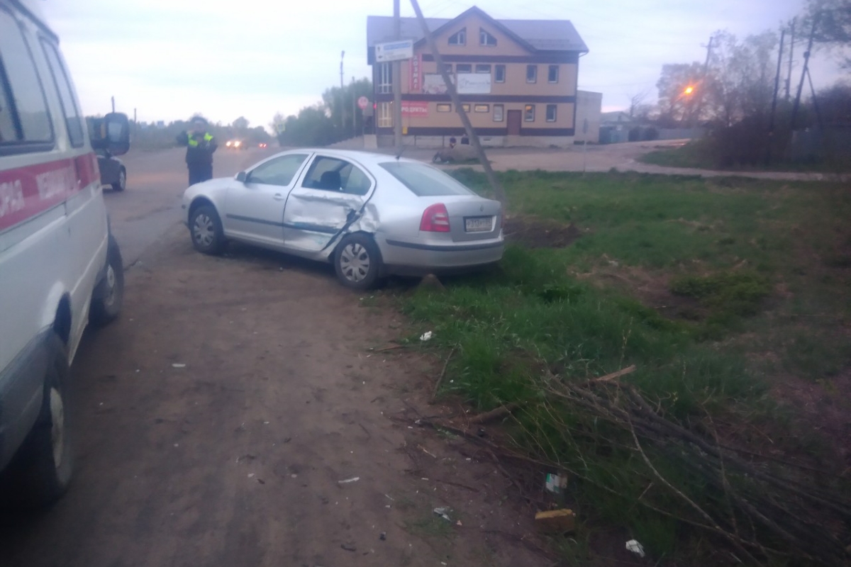 В Вышнем Волочке столкнулись два автомобиля, есть пострадавший | Твериград