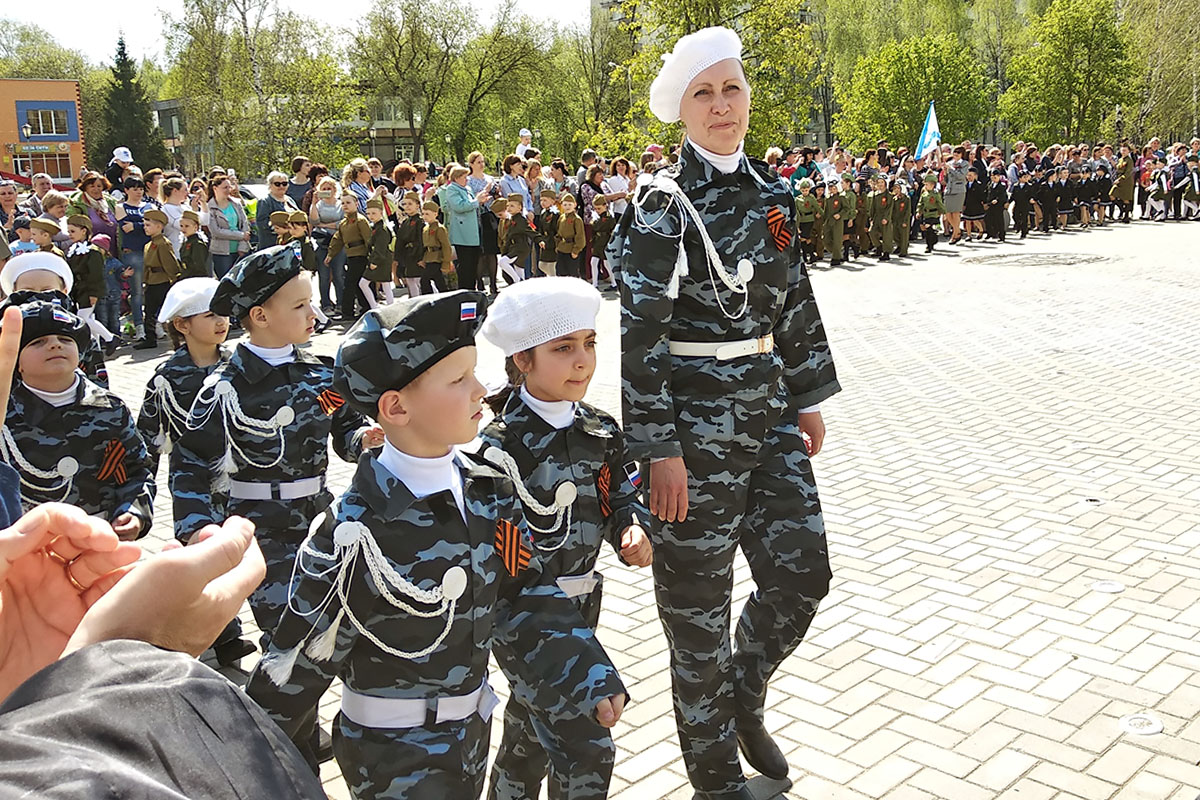 Малышковые войска» прошли парадом по главной площади города Конаково |  Твериград