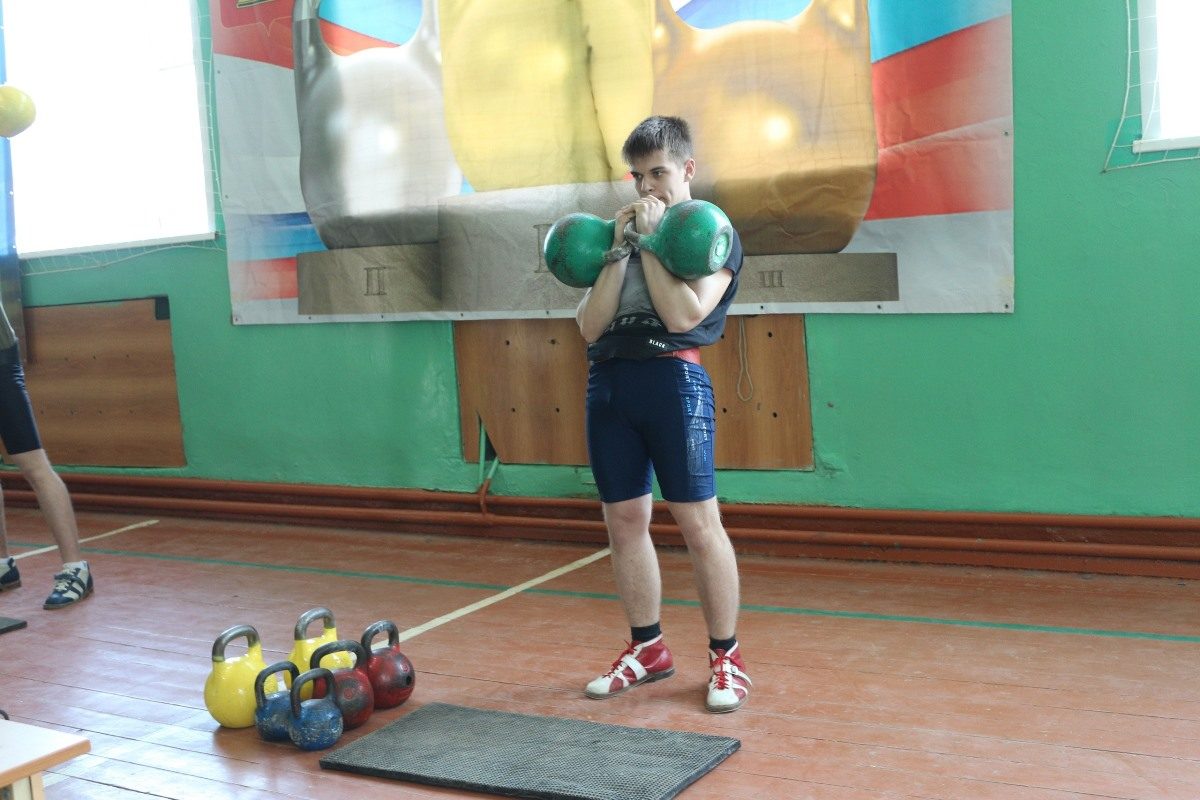 Начальник отдела госпожнадзора в Тверской области установил рекорд по гиревому спорту