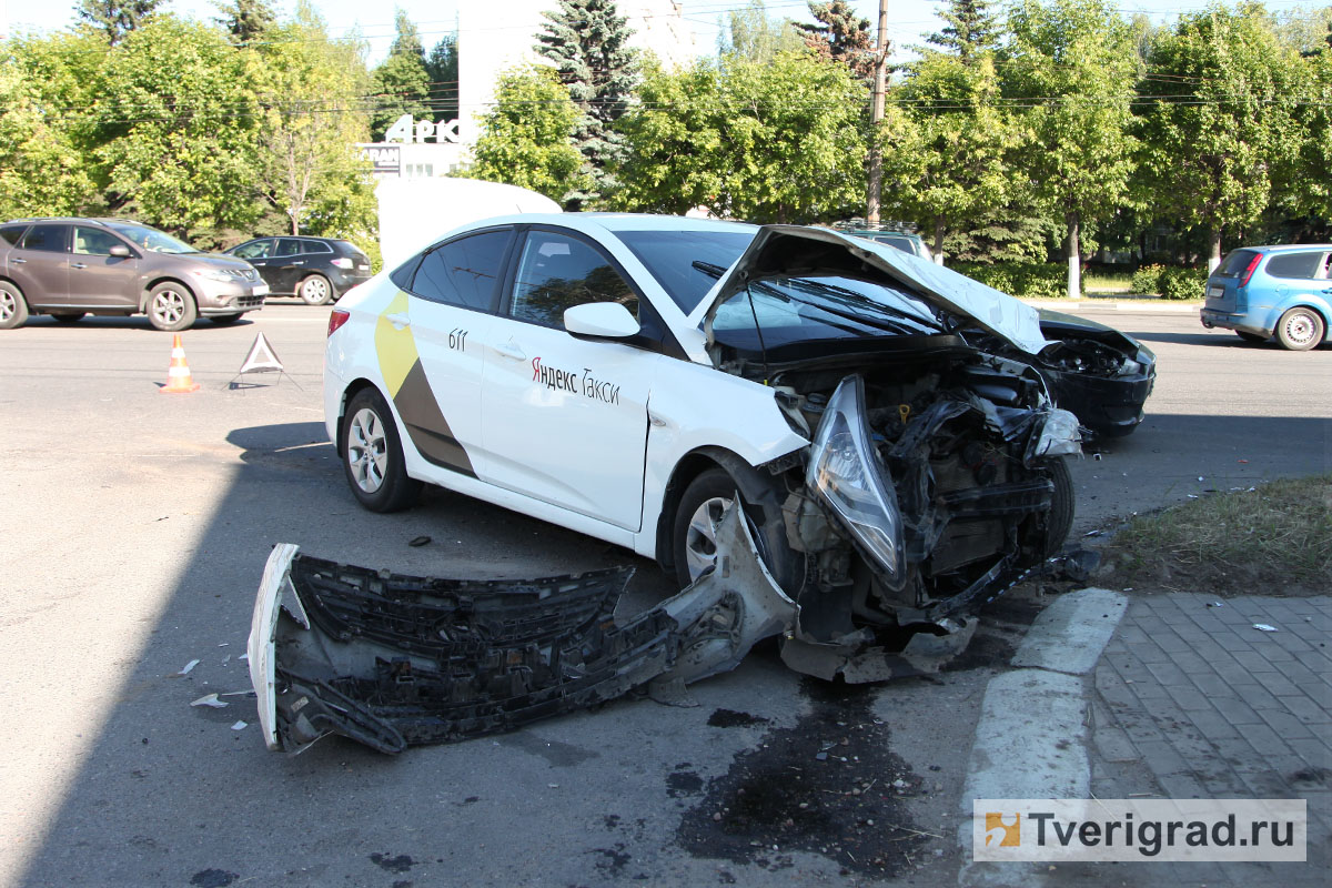 Попал в дтп в такси