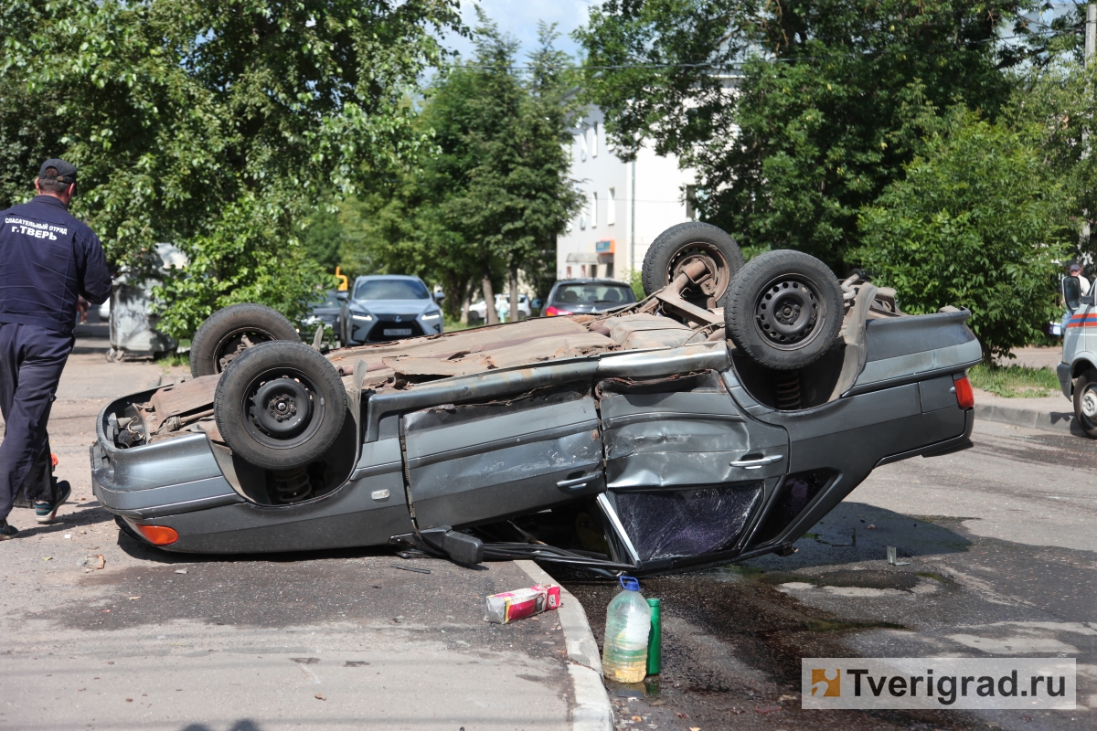 Залом на крыше после дтп