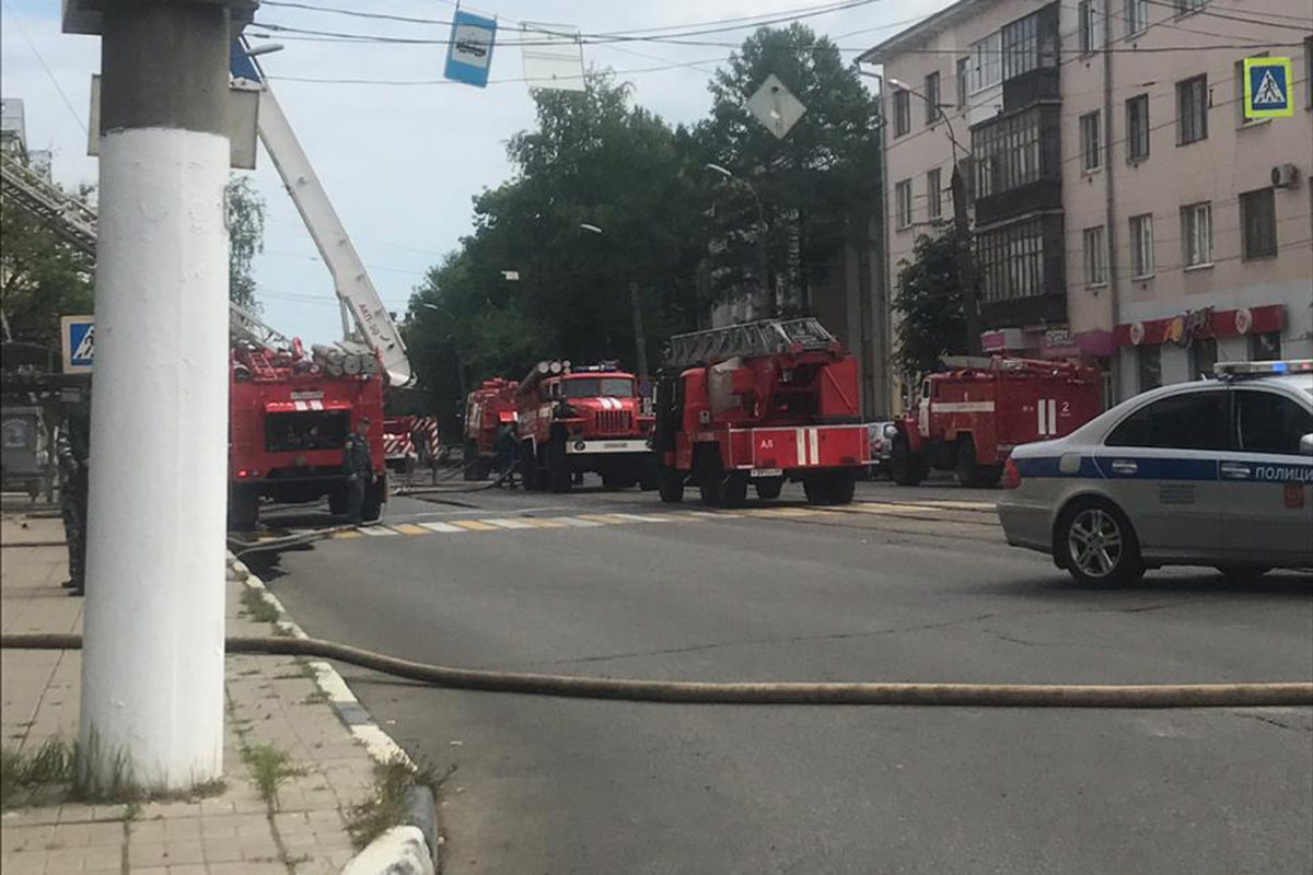 В Твери потушили сильный пожар в жилом доме на площади Мира | Твериград