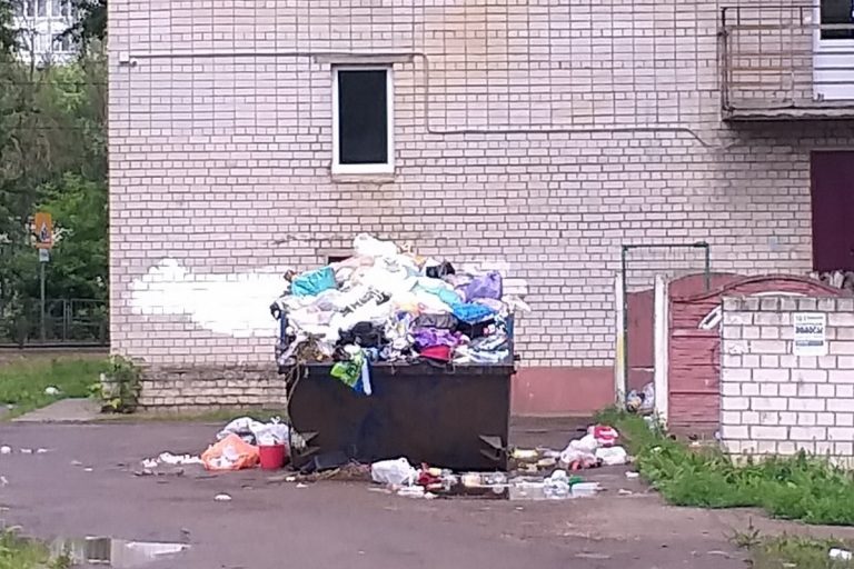 Пр. Мерседесы камчатки. Перекресток богатырского и серебристого. Выделенные полосы новосибирск. Потом пр 1.