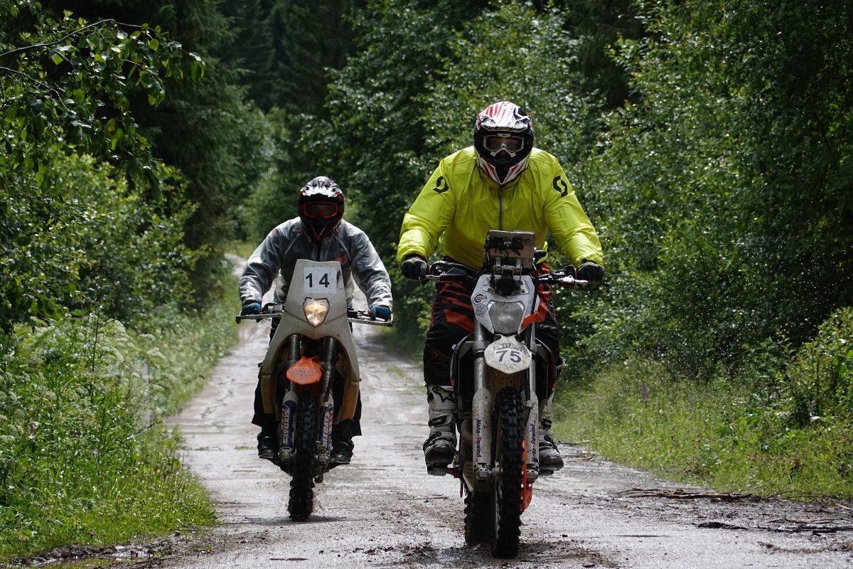 Участники Moto Rally Cup в Тверской области месили грязь и «рубили лес»