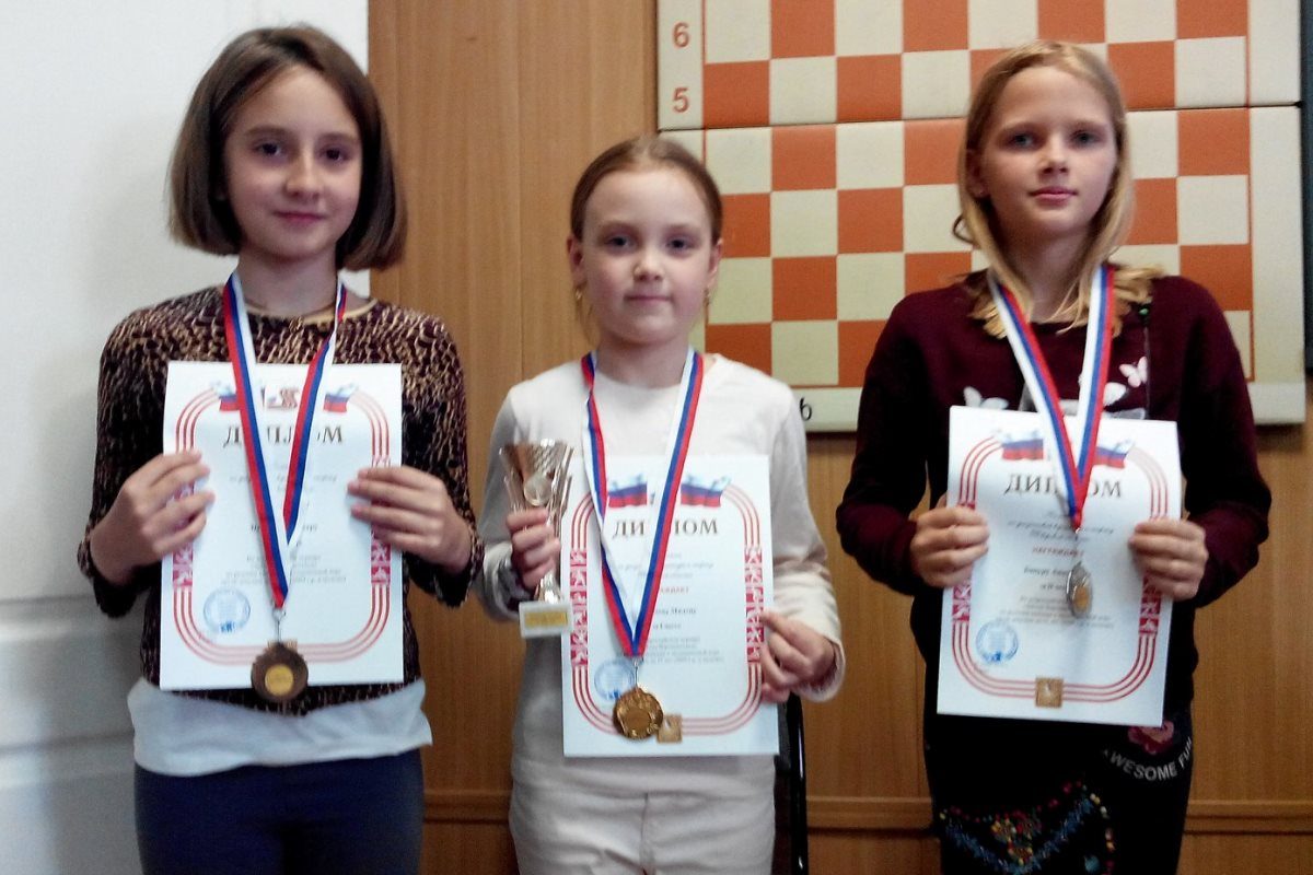 Сестры-близнецы Борковы отстояли престиж тверских шашек в молниеносной игре