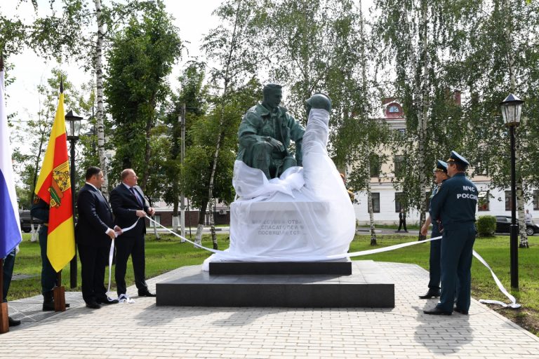 Тверь памятник подводникам фото