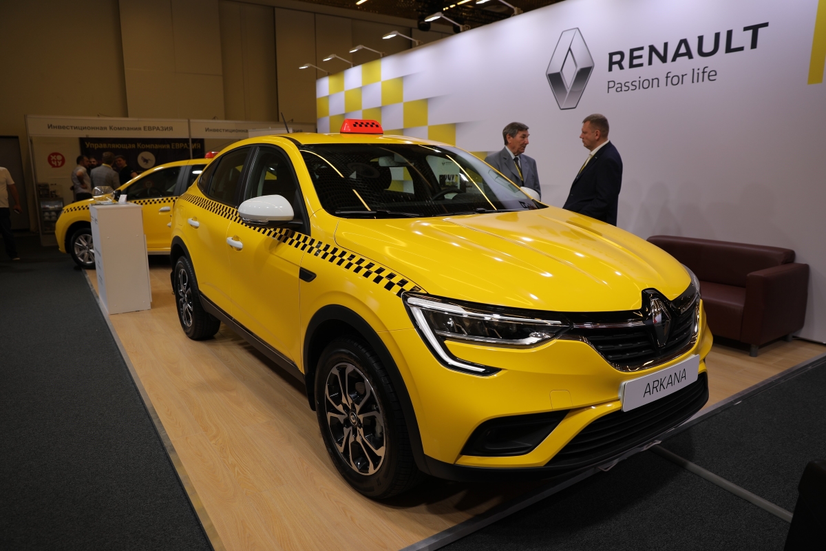 АвтоСтоп»: в столице показали такси Renault Arkana | Твериград