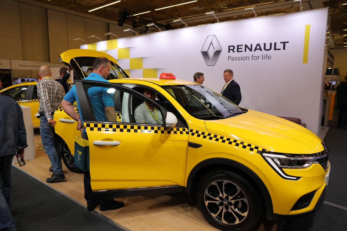 АвтоСтоп»: в столице показали такси Renault Arkana | Твериград