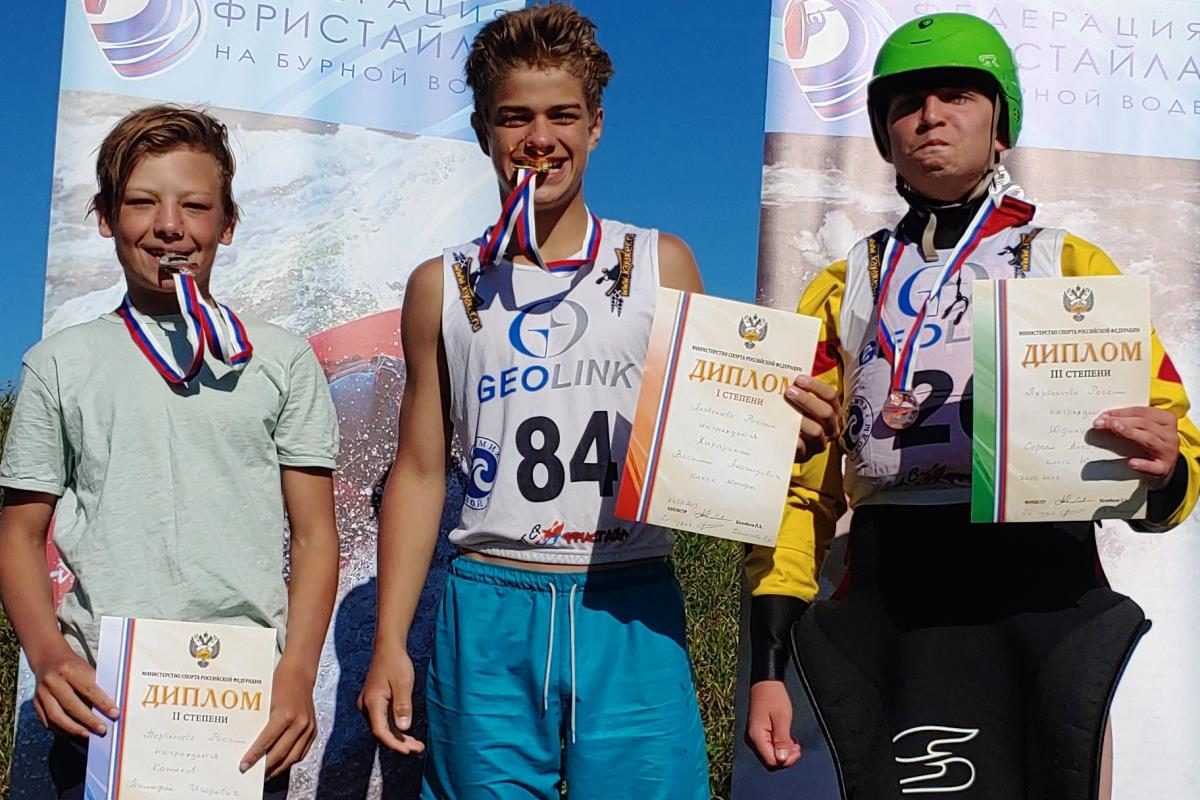 Тверской гимназист за  трюки на бурной воде получил медаль министерства спорта России