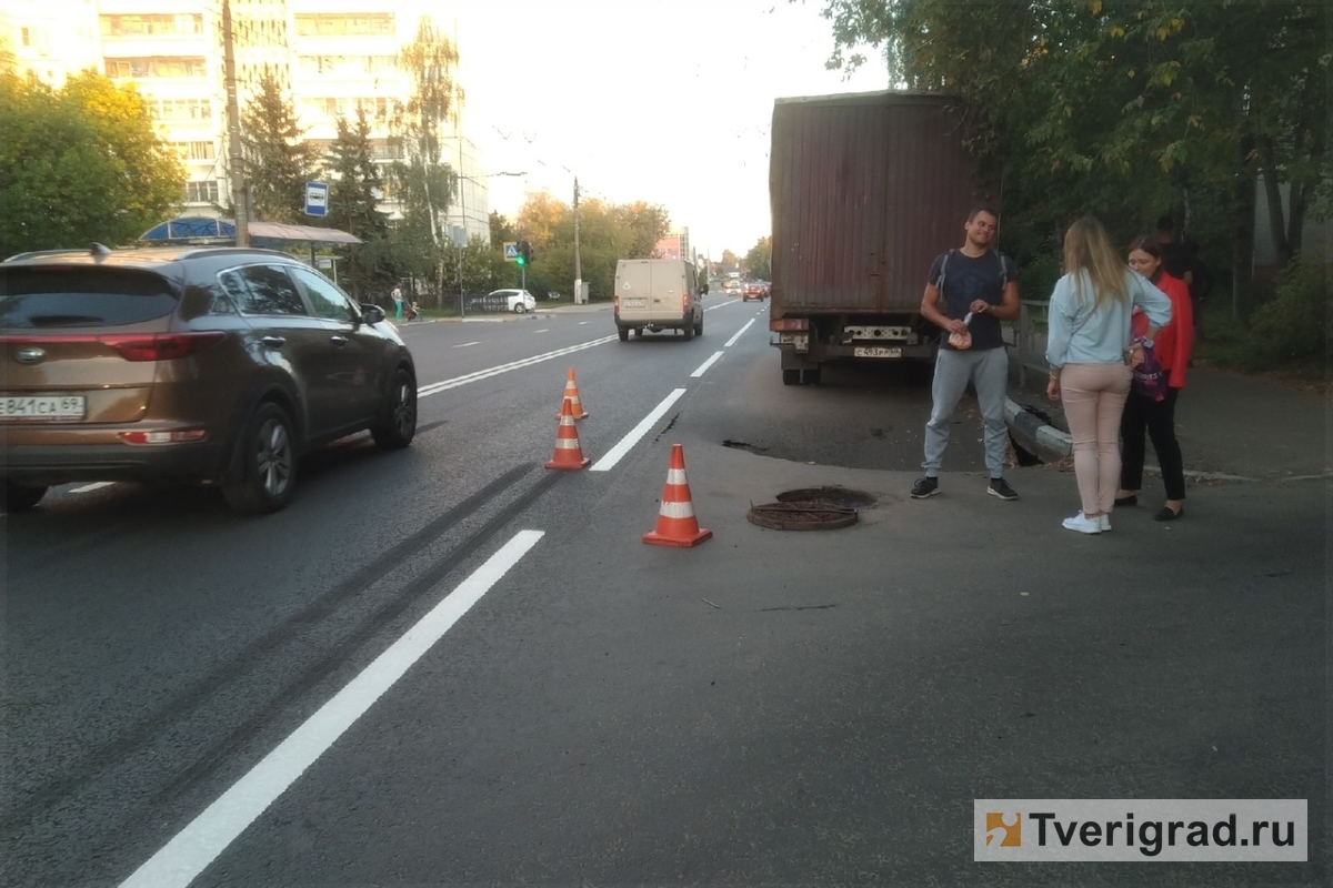 Полный провал: в Твери ремонт проспекта Победы обернулся ЧП | Твериград