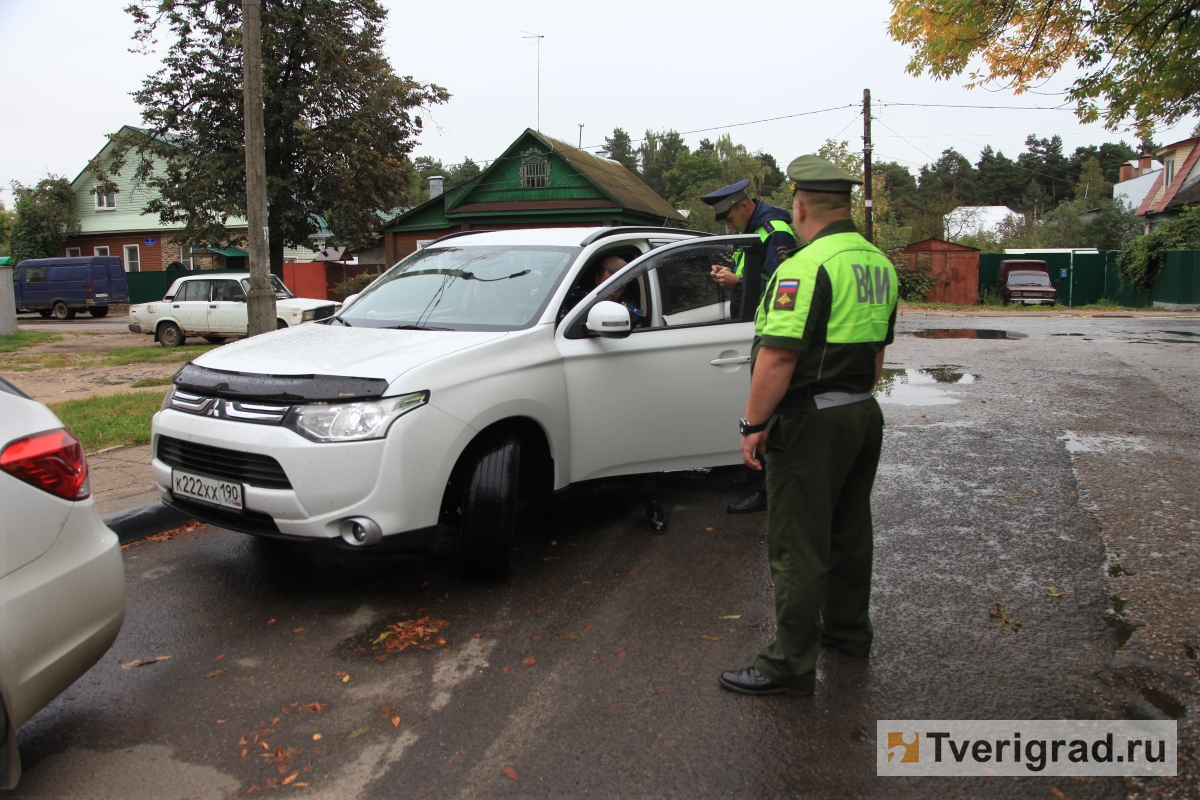 В Твери ГИБДД и Военная автоинспекция провели масштабную проверку  военнослужащих-водителей | Твериград