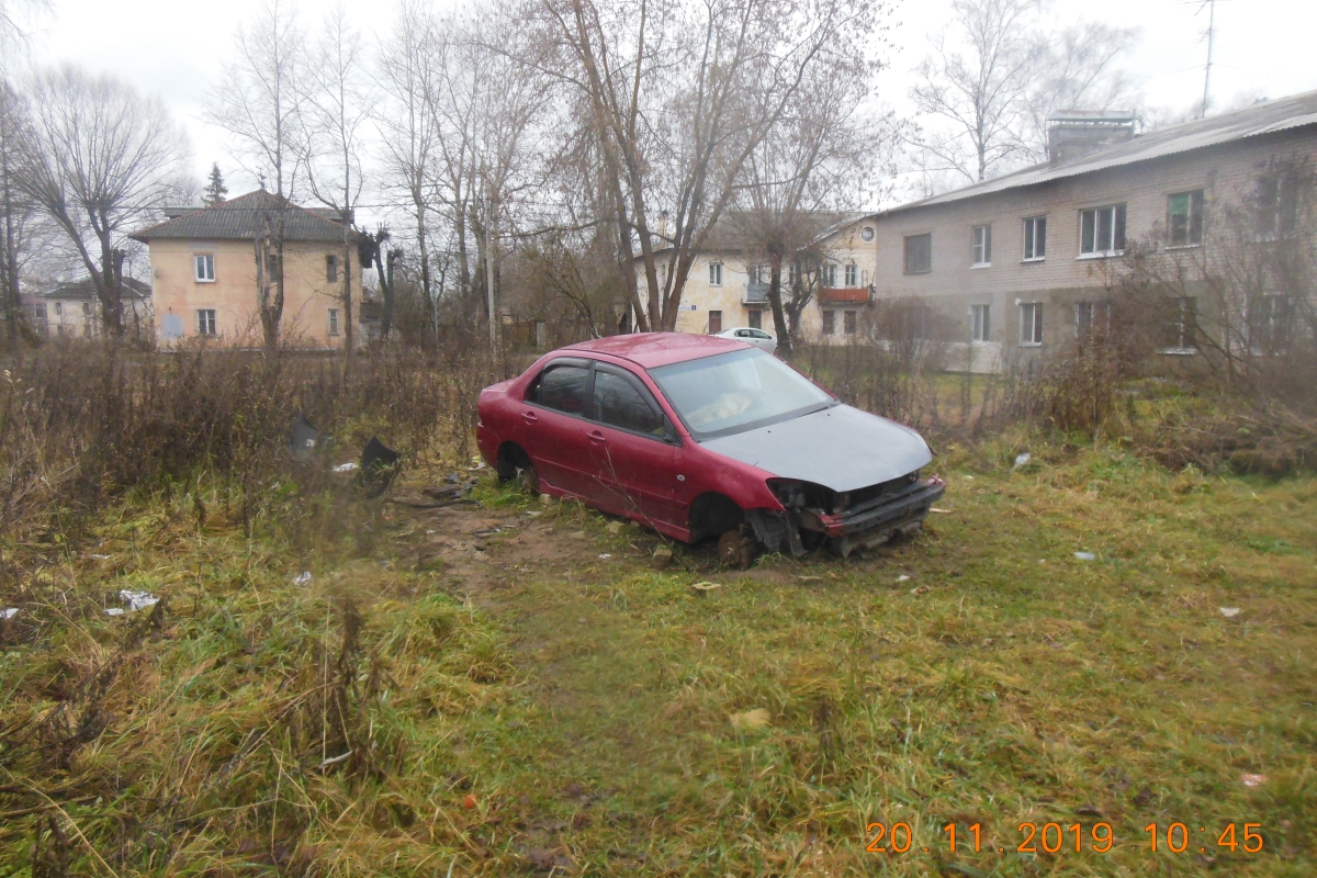 Заброшенные автомобили в Тверской области