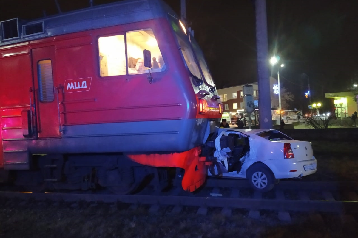 Дтп дубно. Авария с электричкой Дубна. ДТП С электричкой в Дубне. ДТП С электричкой в Московской области.