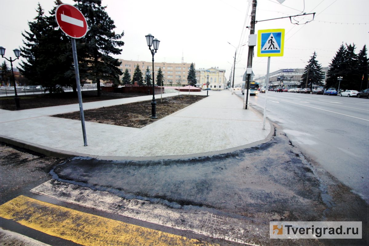 Где тут тяп и есть ли ляп: благоустроенная площадь у стелы «Тверь - Город воинской  славы» оставила вопросов на 75 млн рублей | Твериград