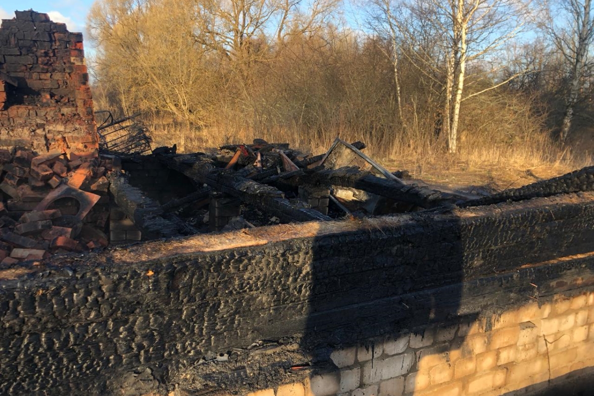 В Тверской области дотла сгорел дом, двое погибли | Твериград