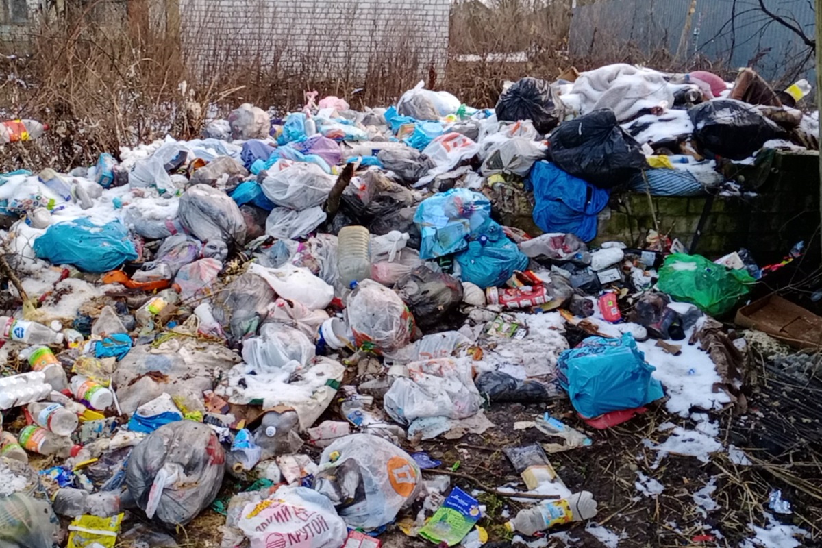 Видео отходы. Свалка строительного мусора. Свалка мусора. Полигон опасных промышленных отходов. Бытовые и промышленные отходы.