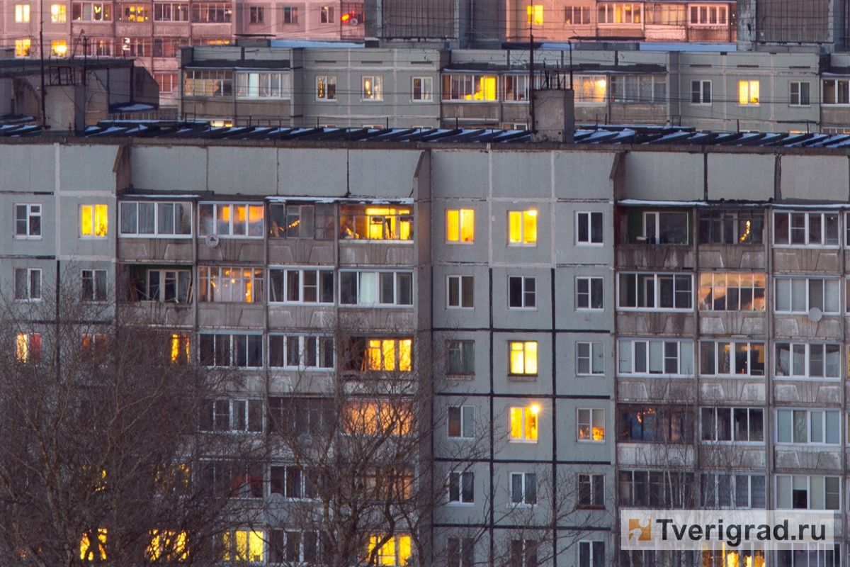 В Твери девятиэтажный дом продали частнику вместе с жильцами | Твериград