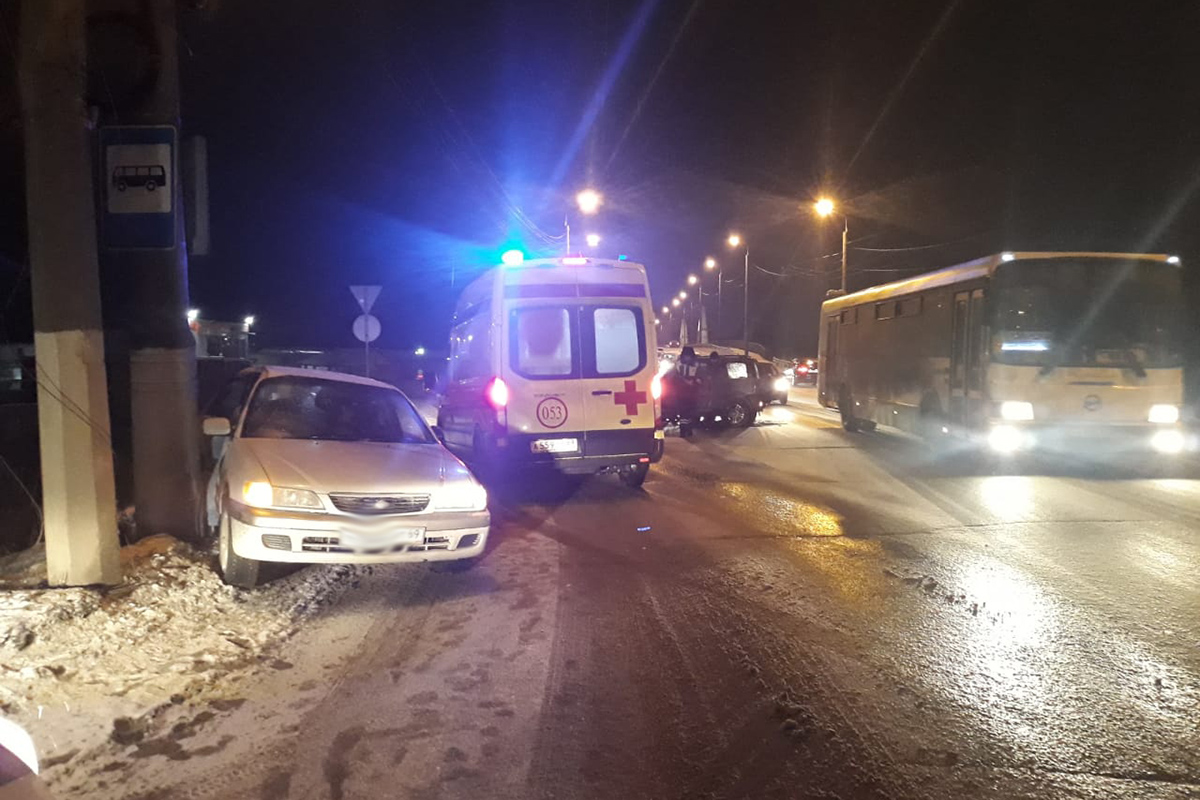 Твериград. Авария в Твери на Московском шоссе. ДТП на Московском шоссе вчера. Авария на Московском шоссе вчера вечером. Авария на Московском шоссе вчера.