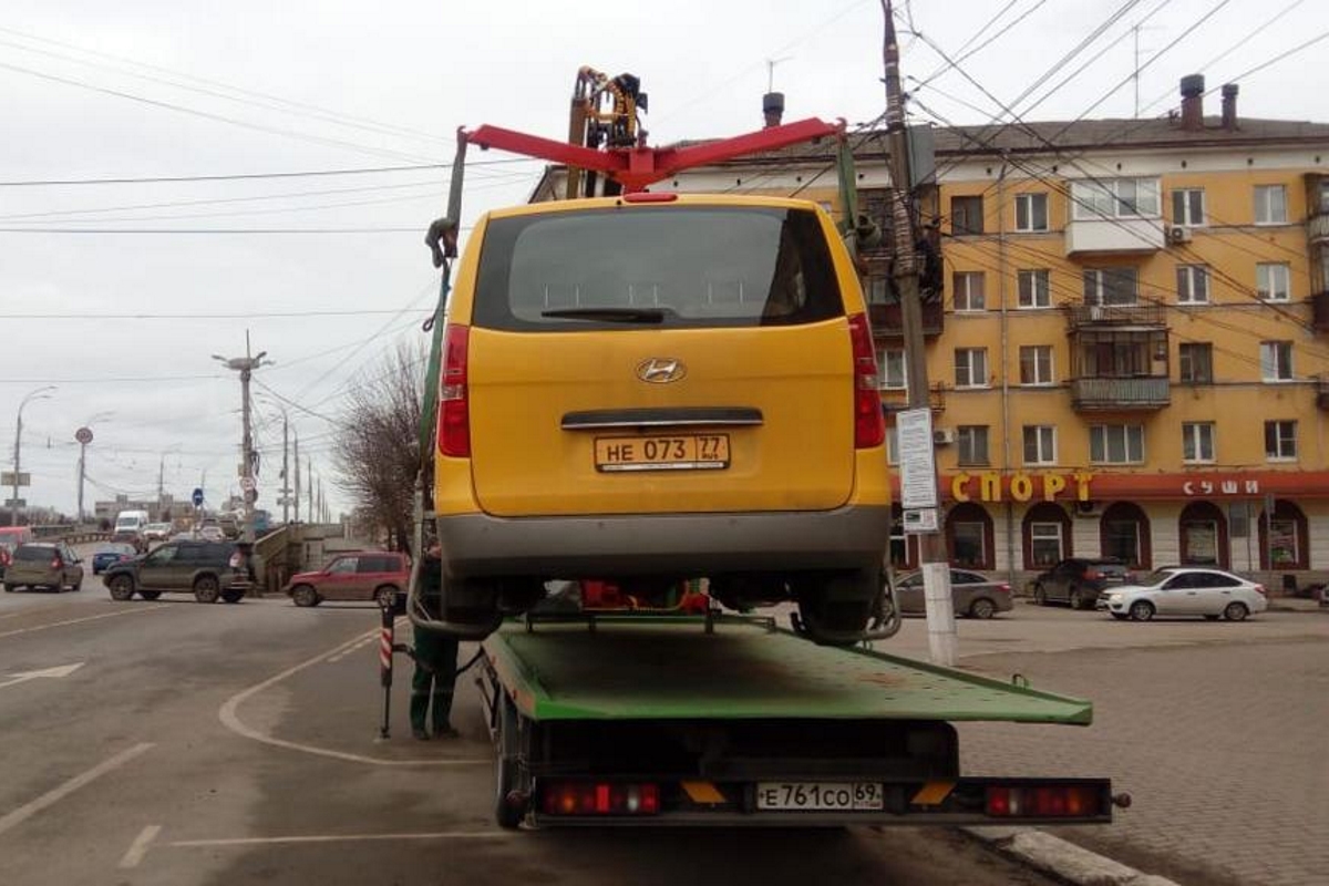 В Твери ГИБДД и ОМОН устроили облаву на маршрутки-шаттлы | Твериград