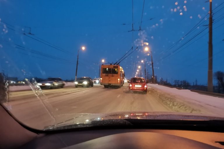 Греется приора в пробках