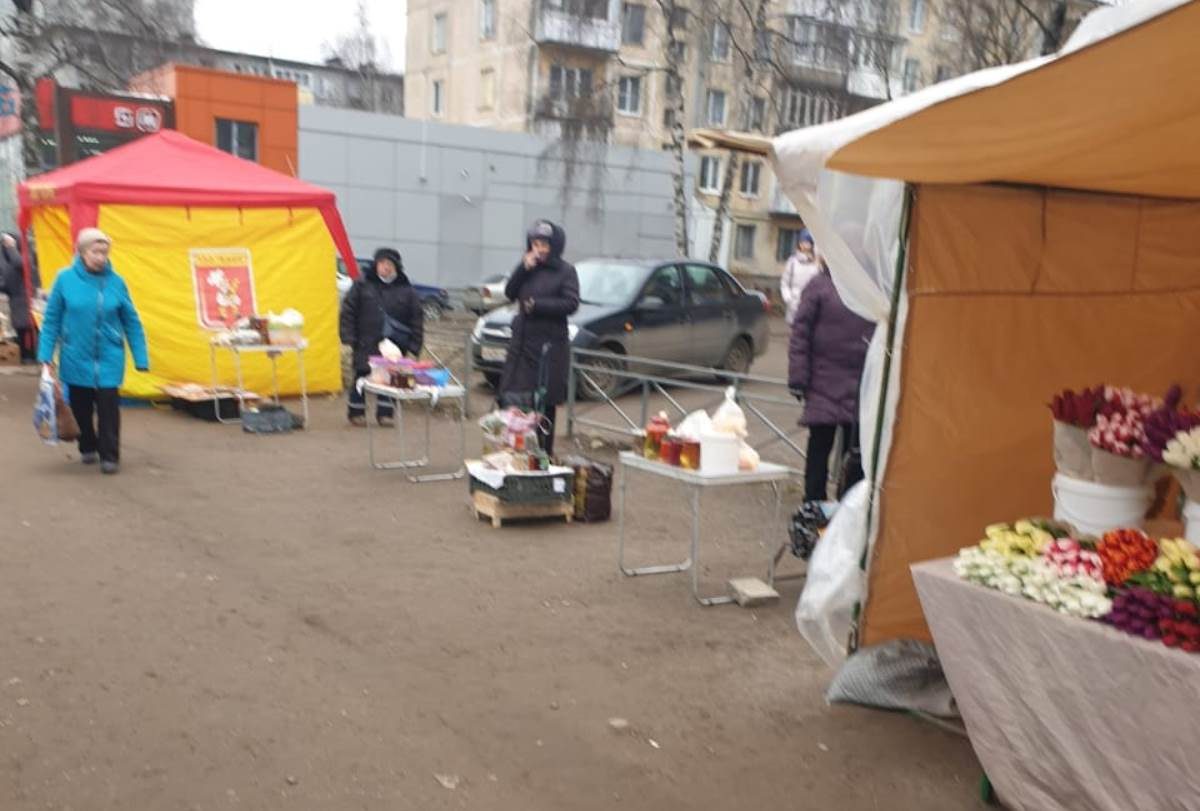 В Твери праздничная торговля цветами превратилась в анархию | Твериград