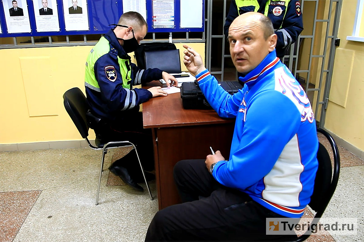 В этом будет разбираться корпорация Медуза»: в Твери пьяный водитель  устроил шоу перед полицейскими | Твериград