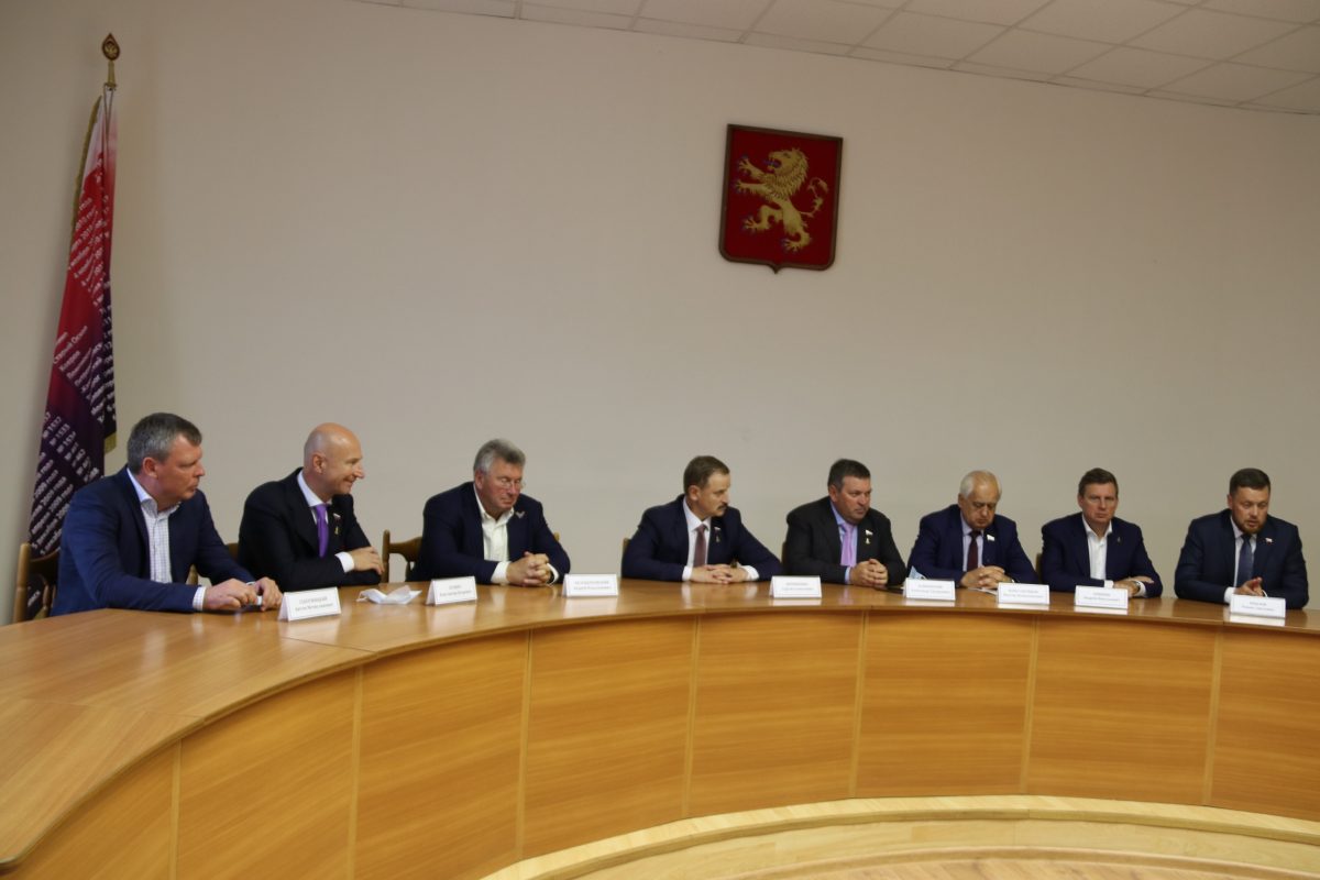 законодательная делегация. законодательная делегация. калининградская областная дума. законодательное собрание. главы северокавказских республик и путин.