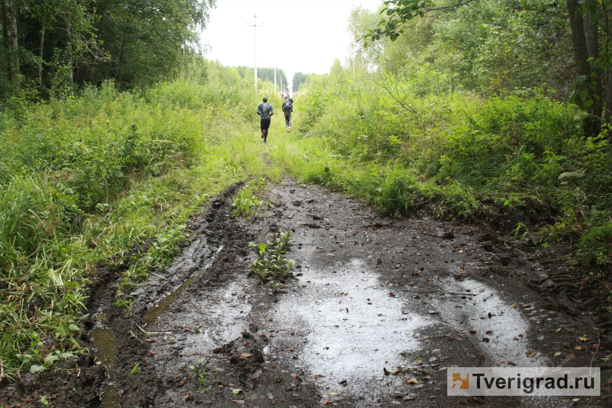 Под Тверью герои покорили полосу препятствий с грязевыми «ваннами»