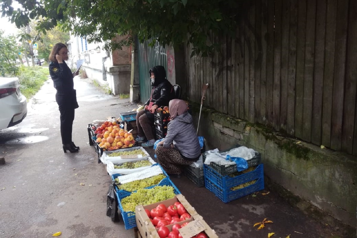 Поймали на улице. Тверь уличная торговля. Торговля в городе Тверь. Уличная торговля ППС. Украина уличная торговля 2021.