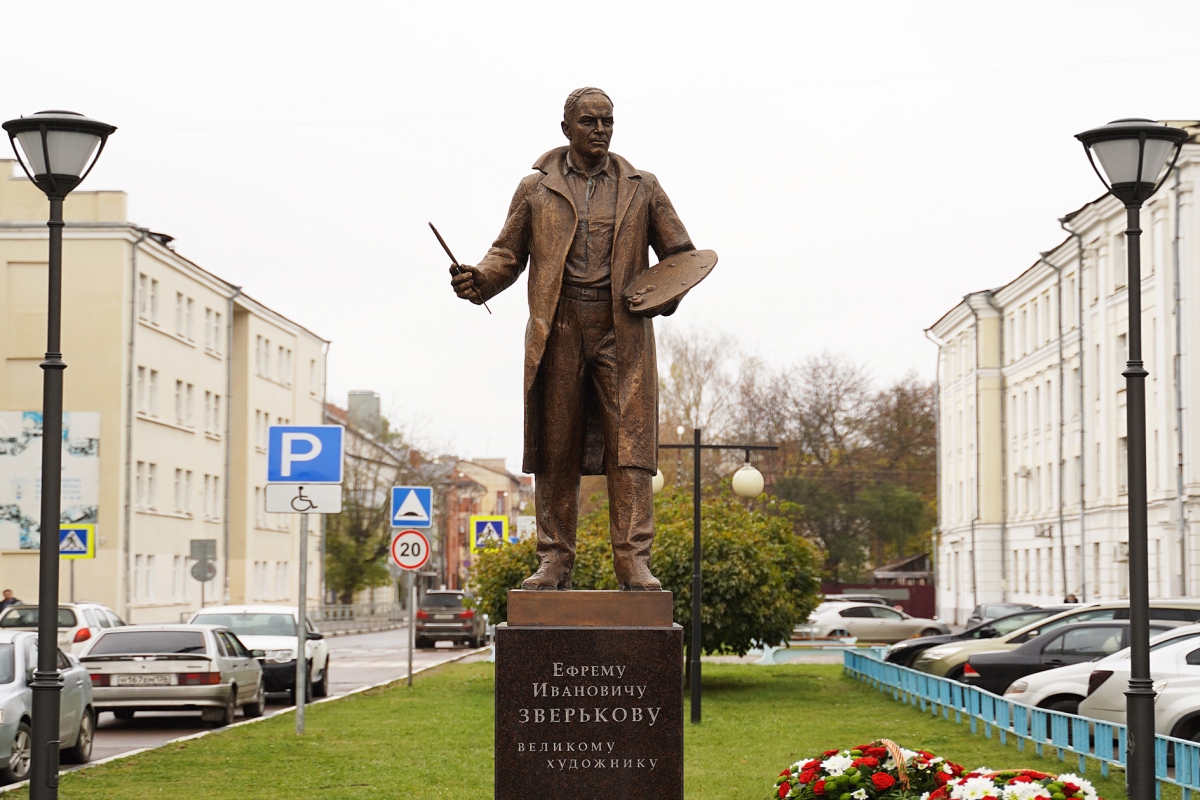 В центре Твери открыли памятник художнику-новатору | Твериград