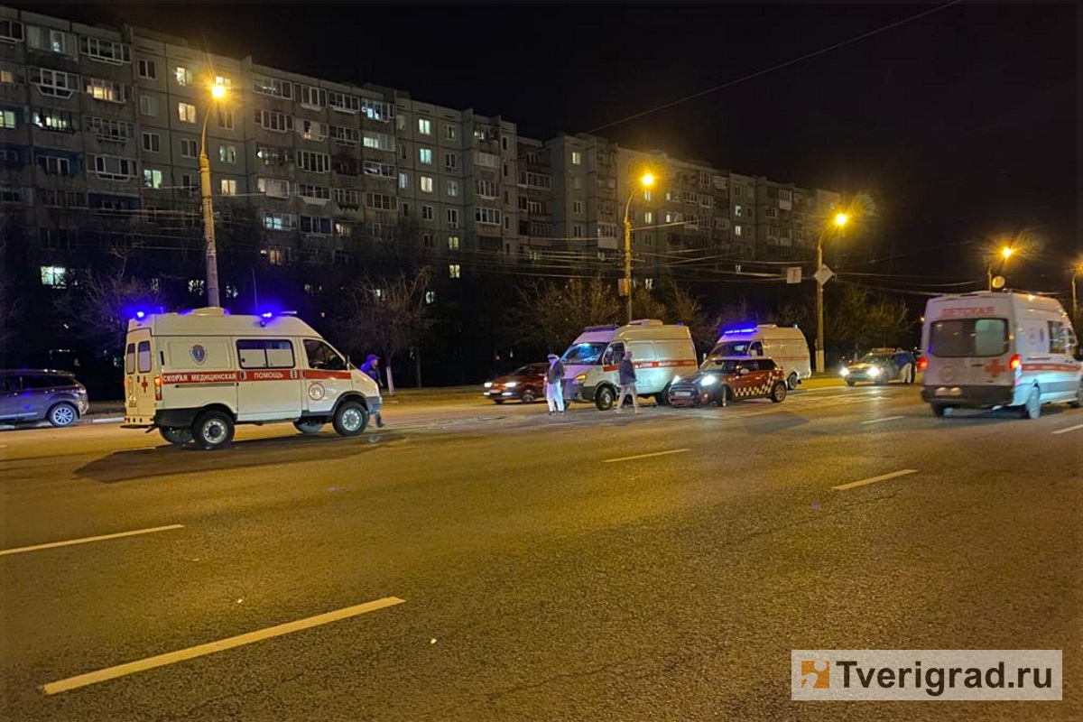 В ДТП на проспекте Чайковского в Твери пострадали фельдшер и пациентка « скорой помощи» | Твериград