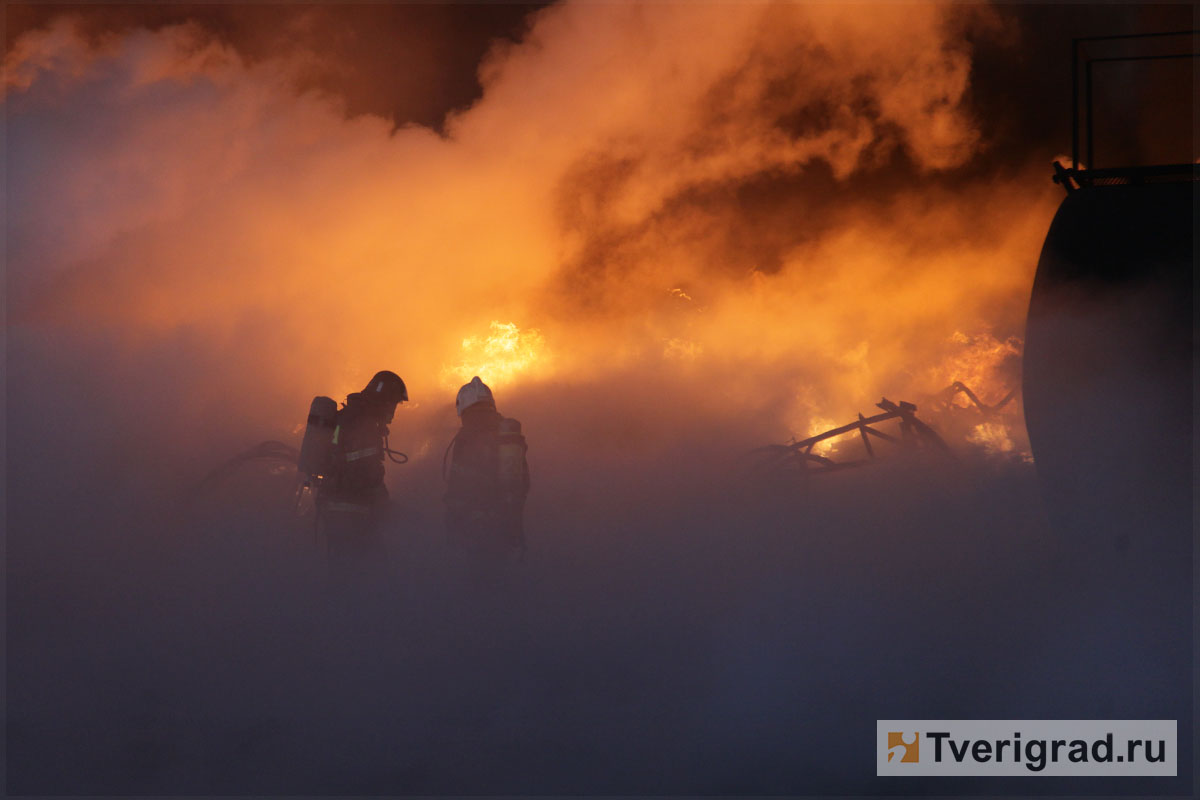 пожар в промзоне на московском шоссе (26)