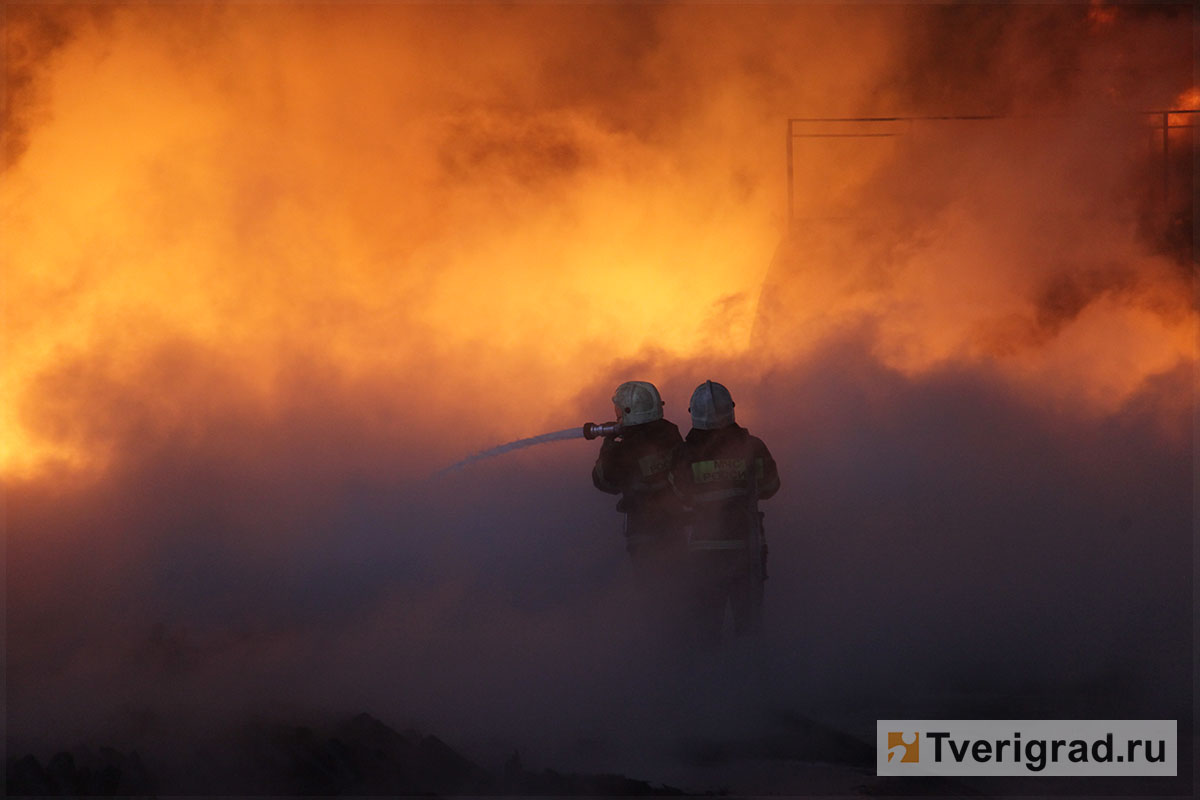 пожар в промзоне на московском шоссе (5)