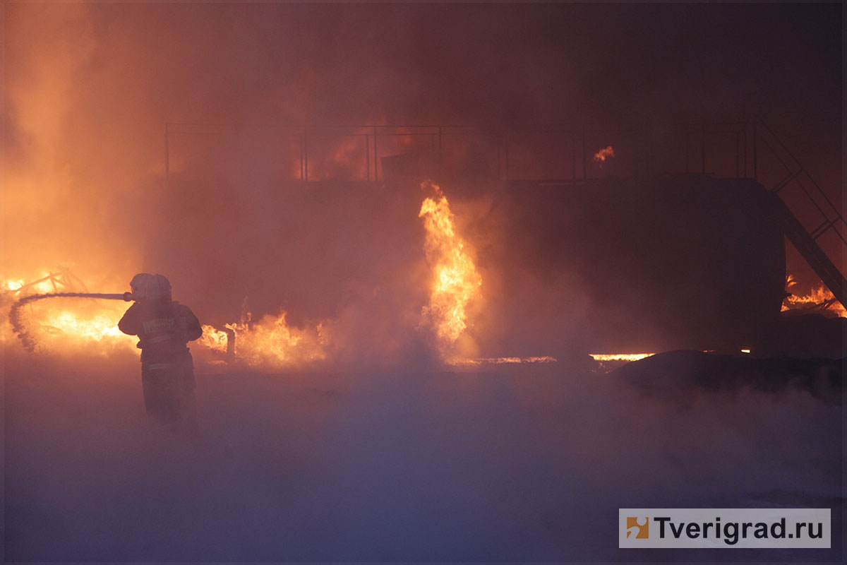 пожар в промзоне на московском шоссе (7)