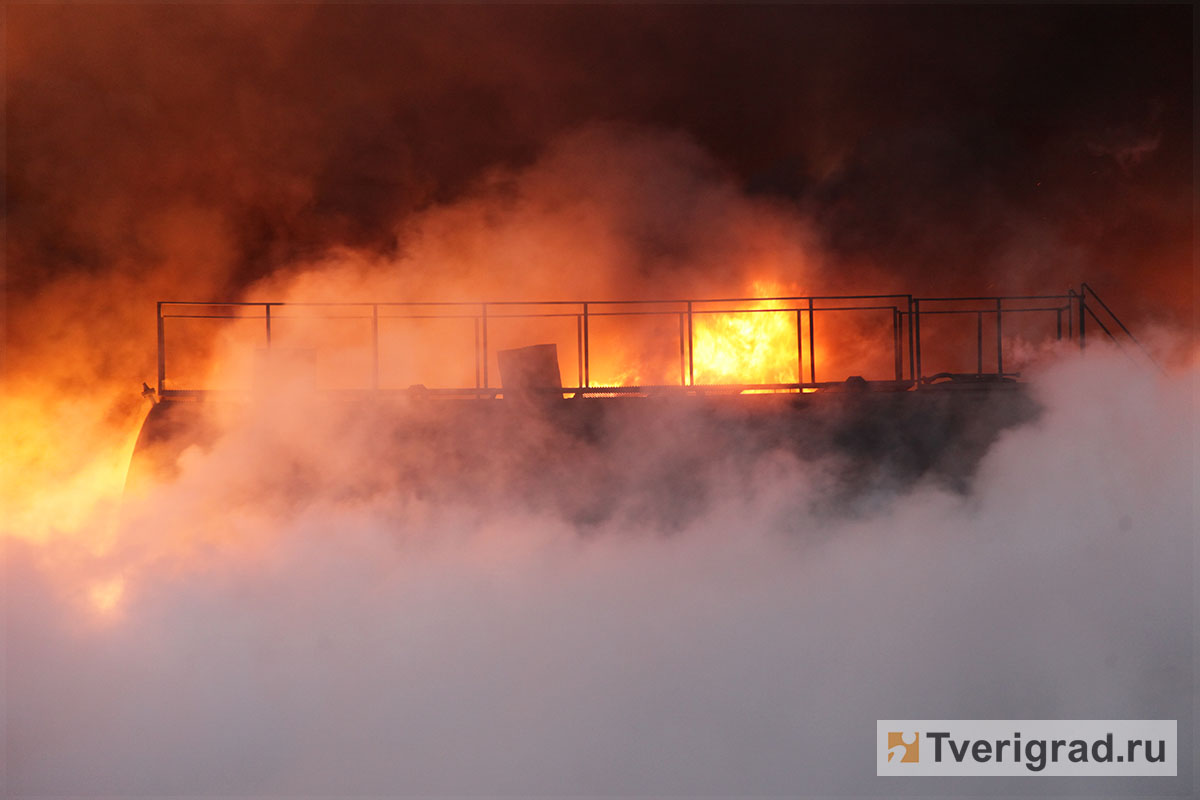 пожар в промзоне на московском шоссе (9)