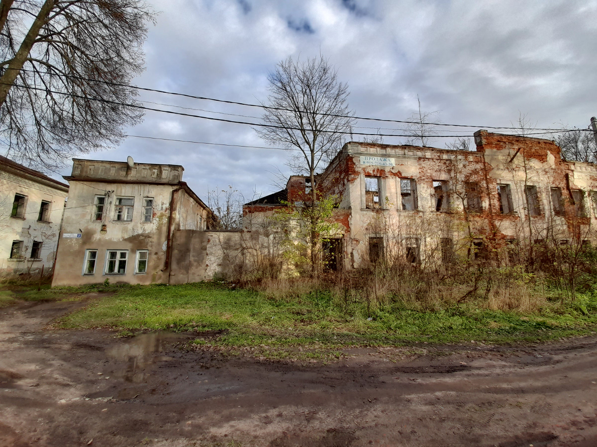 Труда тверская область. Заброшки Бологое Тверская область. Заброшенные здания в городе Кувшиново. Тверская область. Заброшенные здания Кашин. Кашин город заброшки.