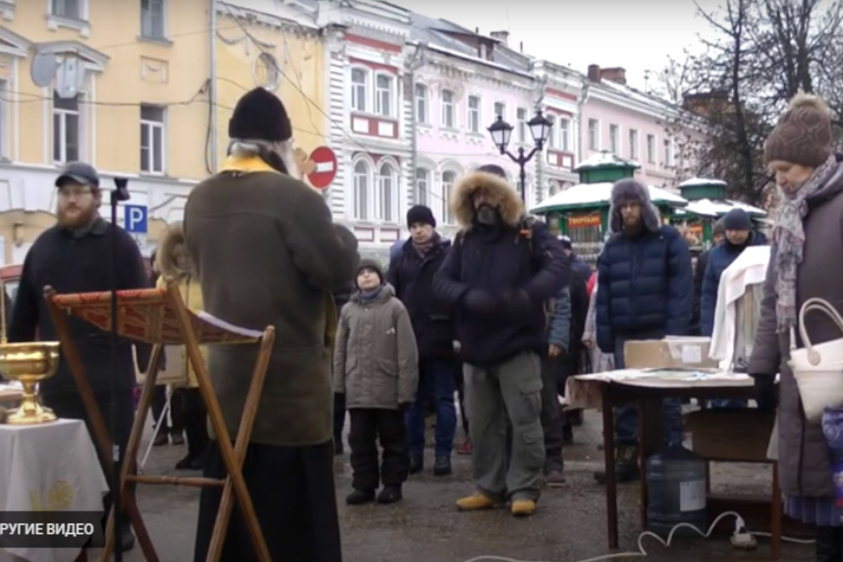 Молебен на улице