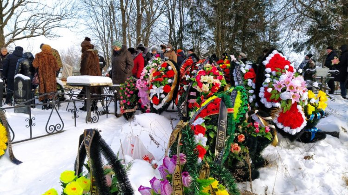 Мурза похоронили. Похороны Жанны Шепляковой. Простились с погибшими убийст.